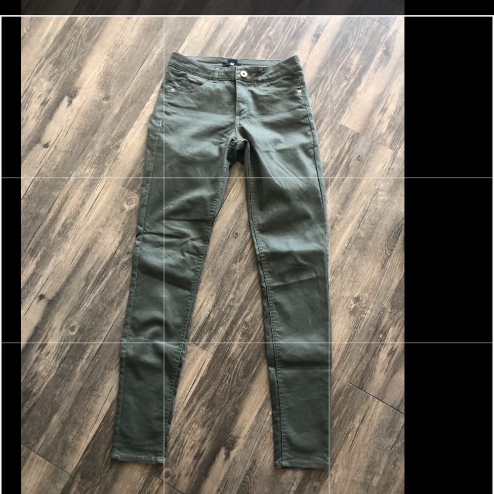 H&M green skinny pants
